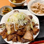 自家製熟成麺 吉岡 目白総本店 - 