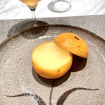 ON the TABLE CHINESE - 