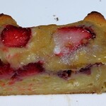 ブーランジェリー ロッシェ - いちごのダマンド断面