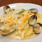 ロイヤルホスト - 【冬のご馳走洋食】海老と国産魚介のクリームフェットチーネ オレンジ風味