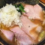 ラーメン 末廣家 - チャーシューメン750円 玉ねぎ80円
      
      家系ラーメン2015年の食べ始めはやはりこちら。濃厚豚骨醤油だけどしつこくない。危うく汁完。
      
      2015年10杯目