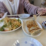 蘭園亭 - 手作り餃子6個500円