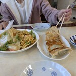 蘭園亭 - 手作り餃子6個500円