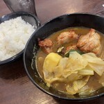カレーハウスCoCo壱番屋 - 料理写真:キャベツを一番上に盛り付けると見た目が寂しくなる。中身はちゃんとメニュー通りでボリュームあり。