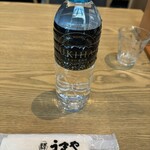 赤坂うまや 新宿 - お水はペットボトルで持って来て下さいました