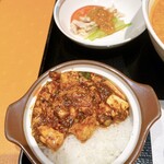 銀座 桃花源 - 棒棒鶏と陳麻婆丼  麻婆豆腐は四川飯店グループに似てますが、アブラ控えめで、醬に【桃花源】ｻﾝらしさを感じました✨