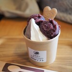 おぬまや - おぬソフト　あんこのソフトとバニラのソフトのミックスに粒あん。　こっちもうまーい！！