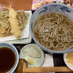天丼てんや - 料理写真:姫甘えびとわさび菜のかき揚げそば(温)にクーポンで舞茸天