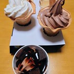 ミニストップ - 料理写真:ミルクソフト、チョコソフト、プレミアムソフト
