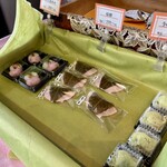 おかき処　虎笛 - 桜餅　関東風　関西風　うぐいす餅　全て250円(税込)