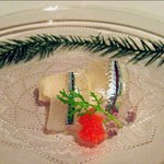 神楽坂 フレンチレストラン ラリアンス - サヨリの昆布締め　海水のジュレを添えて