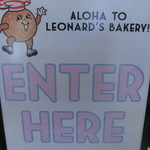 Leonard's Bakery - ここに並んでね！！店内は大賑わい！！