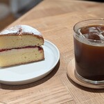 armadillo bakes & coffee - フランボワーズのヴイクトリアケーキ　540円
