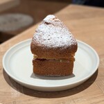 armadillo bakes & coffee - フランボワーズのヴイクトリアケーキ　540円