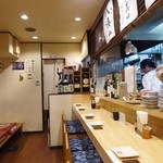 カウンター付近