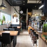 人と木 - 店内