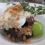 人と木 - ショコラテリーヌにキャラメルアイスのせ、マスカット添え