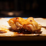 宮新 - ◇膝軟骨
皮目のパリッとした香ばさと弾ける身の旨さにタレが合致。軟骨の食感を楽しみながら抜ける風味とともに美味さを炸裂！