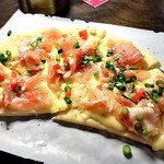 柊山ガーデン - 生ハムとチーズのシンプルピザ