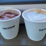 THE STAND COFFEE BREWERS - 【左：エスプレッソバナナシェイク ¥800】バナナがある時しか飲めないシェイク！ずっと気になってて、やっと飲めた！バナナがすごく濃厚で美味しい✨旦那が気に入っておかわりしようとしてた（高いので却下笑）
