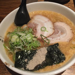 萬珍軒 - ラーメン
                                卵とじラーメン
                                美味しいですよ