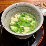 高輪 しん山 - 茶碗蒸し（筍と芹）　最初のこの茶碗蒸しで来て良かったと思いました。