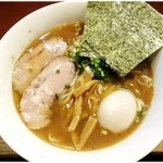 まめよし - 味玉らーめん　850円　動物と魚介のいわゆるＷスープ。意外とさっぱりしてます。