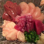 熊の焼鳥106 - 鶏刺し５種盛９８０円。