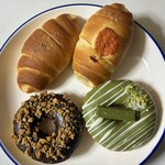 BAKERY K105 - 4個のパンを購入はおやつ