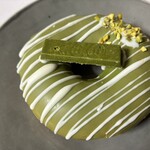 BAKERY K105 - 宇治抹茶 270円
(キットカットのせ)
