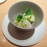 マンサルヴァ - 冷前菜『蛤・ブロッコリー・葉山葵』