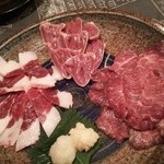 居酒屋 兀突骨 - 兀突骨名物　肉刺し盛り　馬、鶏、馬