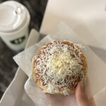 HAL'S BAGEL. - トリプルチーズ。チーズの雪が積もってる！