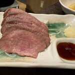 秋津 アカマル屋 - 牛タン刺し