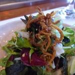 利心 - シラスの素揚げと海苔のサラダ