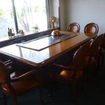 利心 - 窓際のテーブル席も凄く綺麗に整理整頓、お掃除も