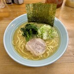 横浜家系ラーメン じゅん家 - 醤油ラーメン