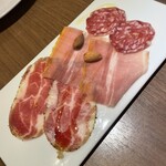 ボデガ - 生ハムとサラミの盛り合わせ