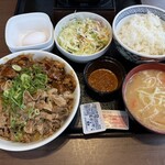 吉野家 - 料理写真:新スタミナ超特盛丼