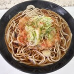 本庄そば - 料理写真:駅ホームの片隅ですするかき揚げそばの美味しさは結婚式披露宴の意味不明なメシより遥かにうまい！