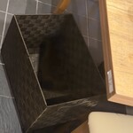 一兎軒 - 席下に荷物カゴ