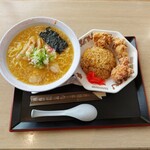 鶏源ラーメン - 真上から～の図…。