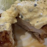 アケル食堂 - 鶏肉はとっても柔らかくて美味しい。