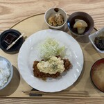 アケル食堂 - チキン南蛮定食。
                                小鉢は5種類の中から3つ選べ、今回は「自家製がんものあんかけ」「ふろふき大根」「なすと大葉の煮浸し」を選びました。