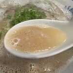博多ラーメン ばりこて - 表面泡泡で中シャバシャバ