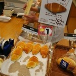 パストプーロ - けっこう試食も多いです♪