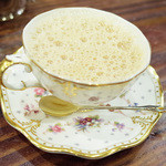 34320885 - カフェ・オ・レ(1200円・外税) ロイヤル・アントワネットのカップ