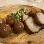 泡屋 かはづ - 燻製３種盛り合わせ(うずらの卵、ベーコン、沢庵)