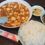 呂山 - 麻婆豆腐・ご飯大盛り