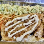 海苔弁 いちのや - ど真ん中に鎮座する大きな魚のフライ